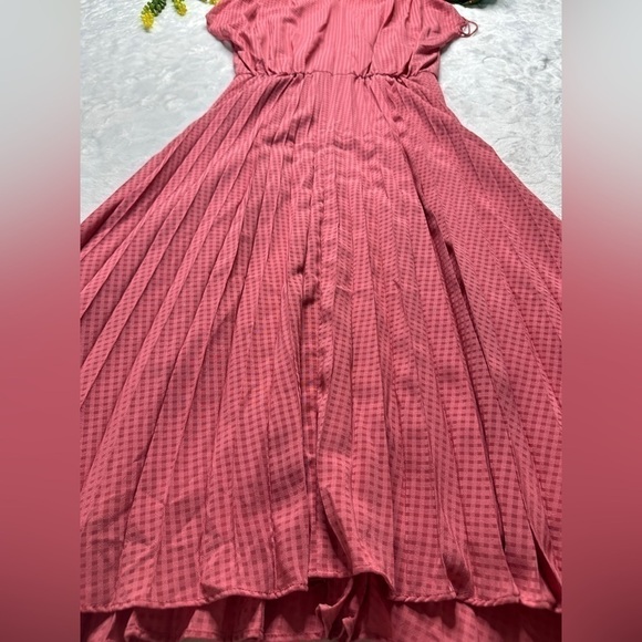 Gal Meets Glam Angelica Gingham Chiffon Surplice V-Neck Cap Sleeve Midi Dress 2 - Picture 10 of 16